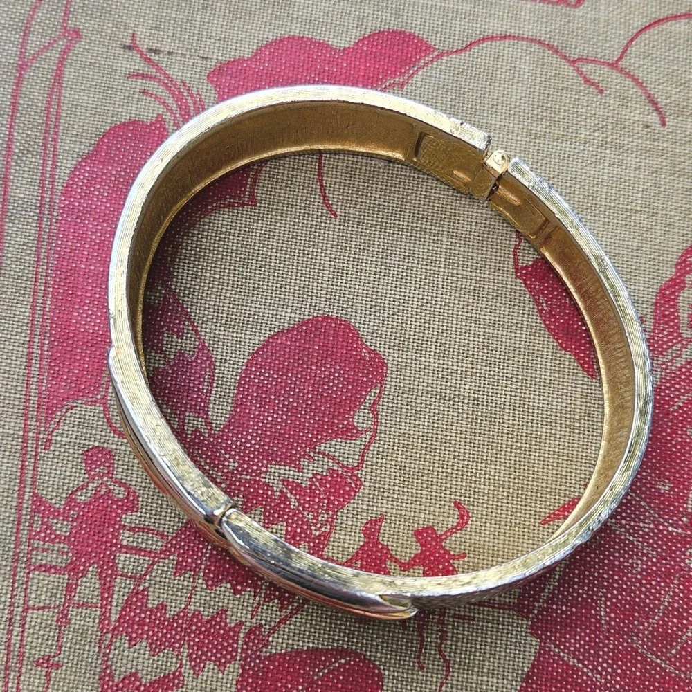 Monet vintage hinged
